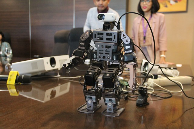Perkaya Inovasi, BINUS UNIVERSITY Ciptakan Robot Berbahasa Indonesia