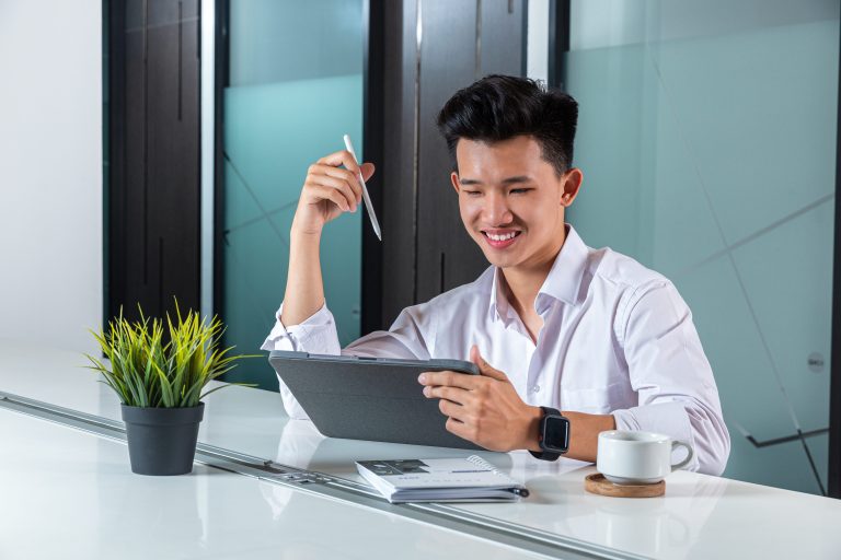 Kuliah Online Manajemen Bisnis Terakreditasi: Pilihan Tepat bagi Kamu yang Sibuk