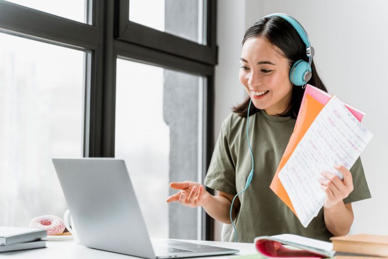 Kuliah di BINUS ONLINE, Solusi Belajar Santai sambil Raih Prestasi