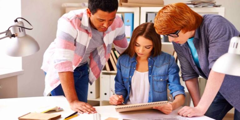 Pendidikan Berbasis Proyek: Menyiapkan Mahasiswa untuk Dunia Kerja