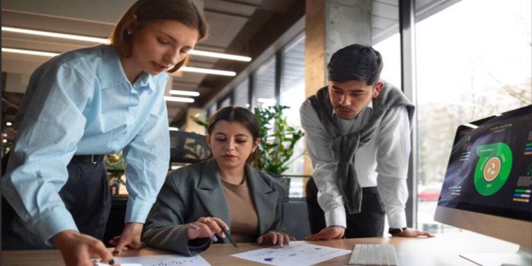 Upskilling vs Reskilling: Mana yang Lebih Penting untuk Karirmu?