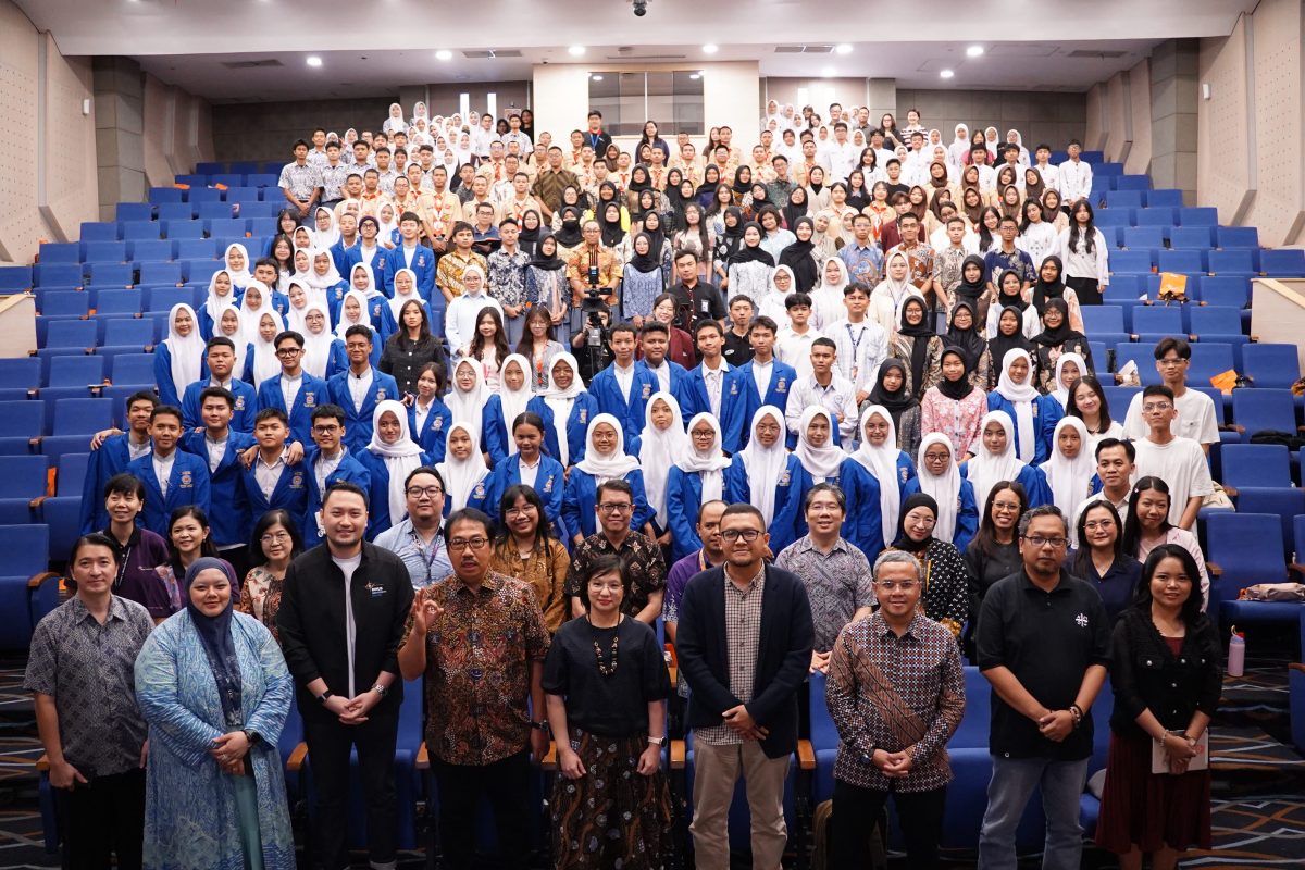 MENJAWAB TANTANGAN ERA DIGITAL DENGAN ETIKA BERTEKNOLOGI DAN PENINGKATAN KETERAMPILAN DIRI BERSAMA TEDX BINUS UNIVERSITY
